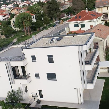 Apartmani Le-Lu Kastela Bagian luar foto