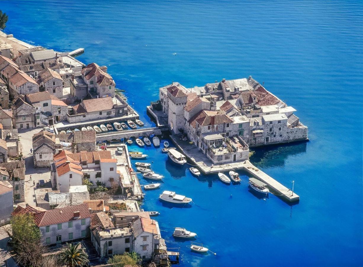 Apartmani Le-Lu Kastela Bagian luar foto
