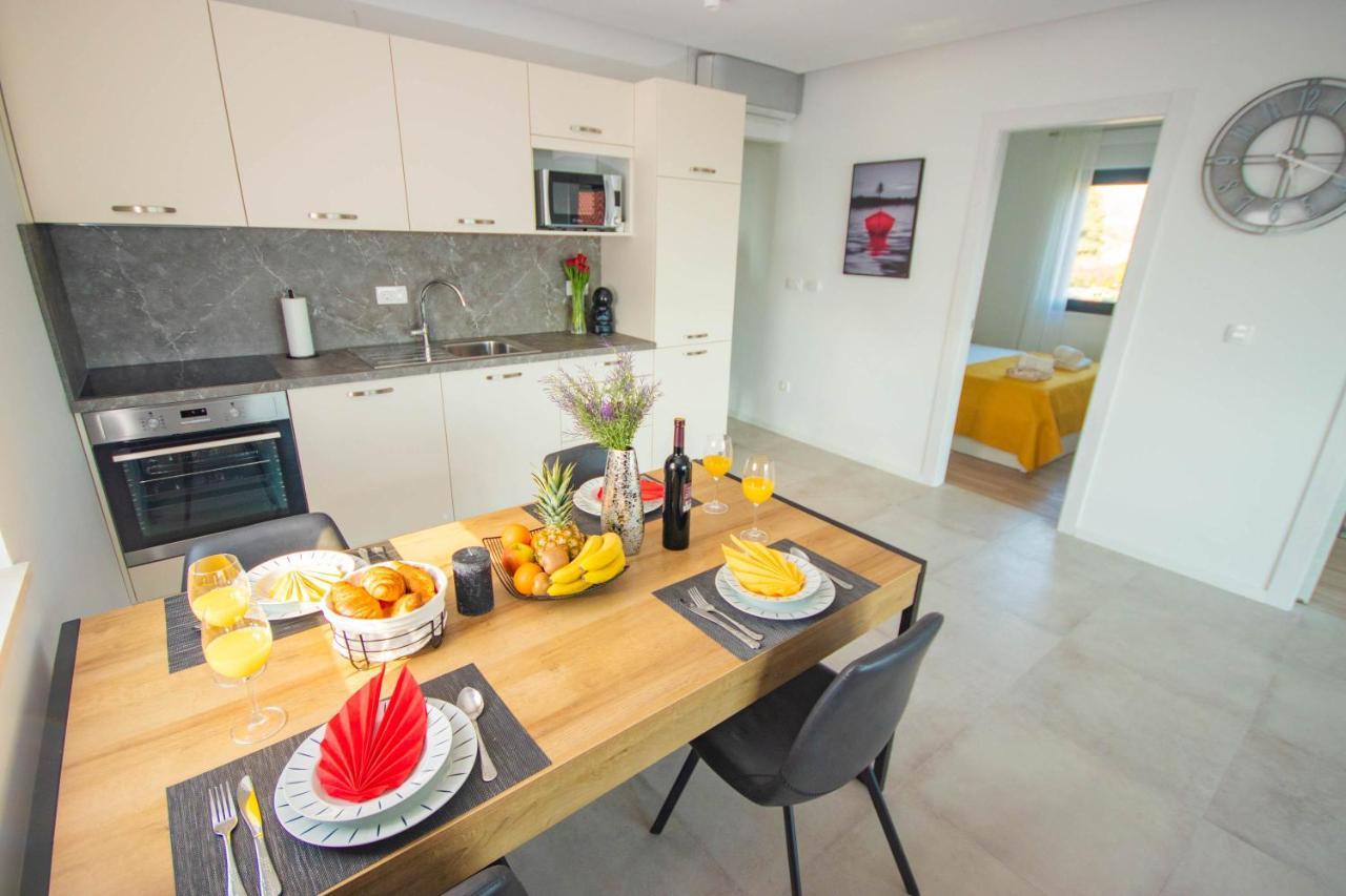 Apartmani Le-Lu Kastela Bagian luar foto