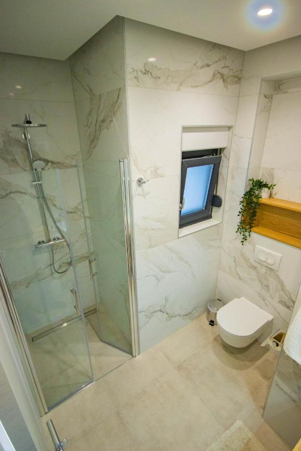 Apartmani Le-Lu Kastela Bagian luar foto